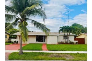515 Nw 202nd Ter, Miami Gardens