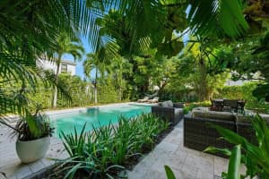 617 Ne 191st St, Miami