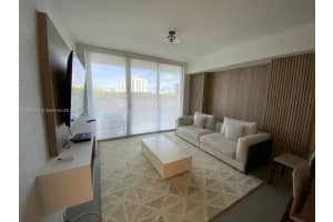 16385 Biscayne Blvd 304, North Miami Beach