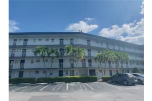 443 Ne 195th St 338, Miami