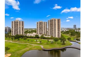 20379 W Country Club Dr 737, Aventura