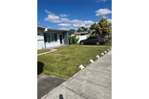 1595 W 56th Pl, Hialeah