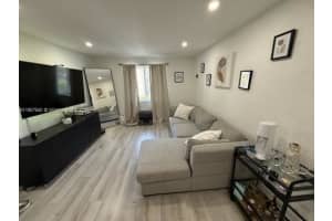 8607 Sw 68th Ct 27, Pinecrest