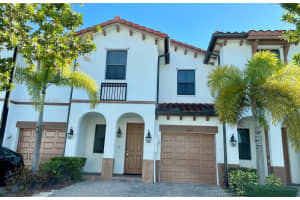 8871 Nw 103rd Pl, Doral