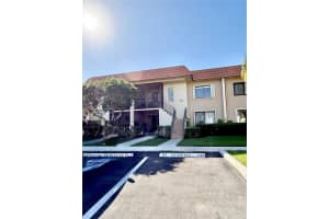 398 Lakeview Dr 205, Weston