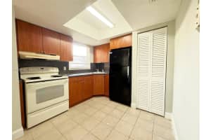 101 Ne 41st St E74, Oakland Park 101 Ne 41st St E74, Oakland Park