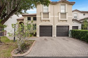 4863 Nw 109th Path, Doral