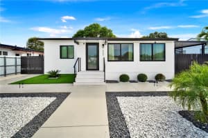 660 E 38th St, Hialeah