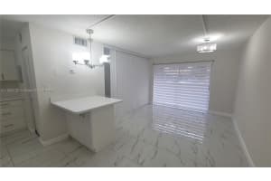 5201 Nw 7th St 106, Miami