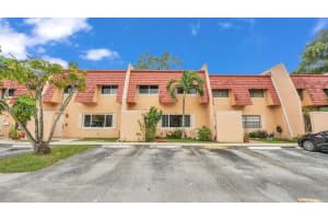 6 Spinning Wheel Ln, Tamarac