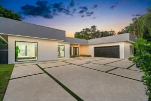 85 W Shore Dr W, Miami