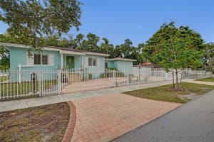 440 Nw 38th Ct, Miami