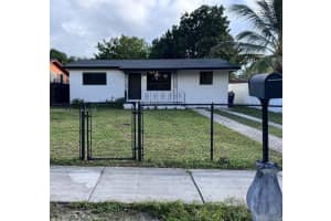 3040 Nw 96th St, Miami