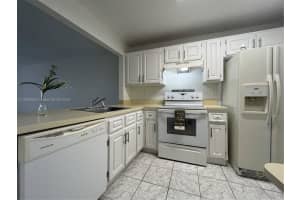 842 Ne 209th St 103, Miami