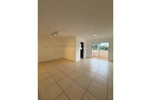 22 Salamanca Ave 201, Coral Gables