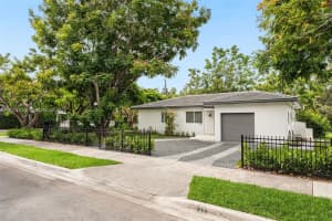 810 Nw 7th St, Miami