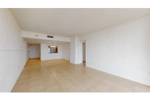 3675 N Country Club Dr 1610, Aventura