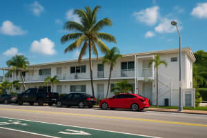 1600 Pennsylvania Ave 14, Miami Beach
