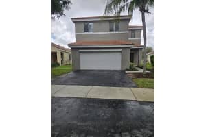 4361 Dogwood Cir, Weston
