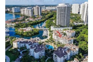 3900 Island Blvd B-303, Aventura