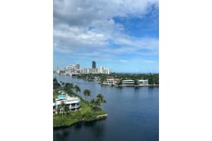 20515 E Country Club Dr 1042, Aventura