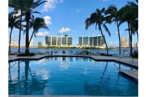 3235 Ne 184th St 11103, Aventura