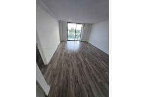 13499 Biscayne Blvd 604, North Miami