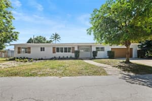 2444 Plunkett St 2444, Hollywood