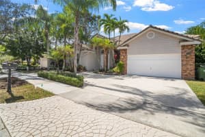 2611 Oakbrook Ln, Weston