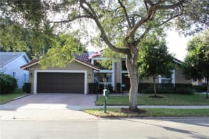 940 Lakewood Ct, Weston