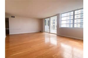 430 Golden Isles Dr 701, Hallandale Beach