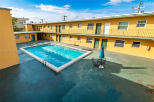 1975 Ne 135th St 3b, North Miami