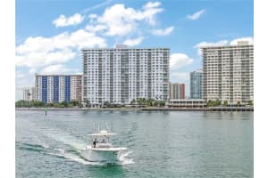 500 Bayview Dr 117, Sunny Isles Beach