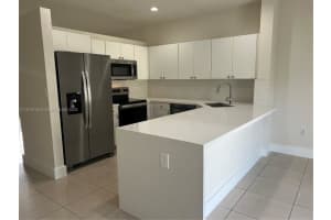 6940 Nw 179th St 302-7, Hialeah