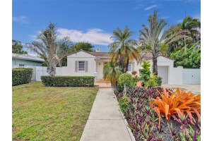 1102 Ne 117th St, Biscayne Park