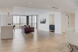 20191 E Country Club Dr 802, Aventura