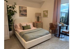 2001 Van Buren St 645, Hollywood