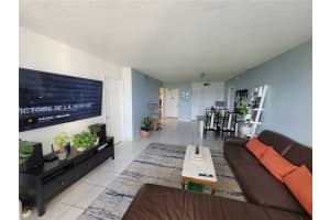 20301 W Country Club Dr 1124, Aventura