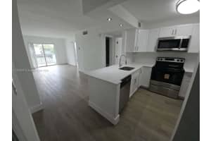 8101 Crespi Blvd 204, Miami Beach