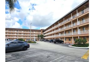 17350 Nw 67th Ave 303, Hialeah