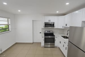1046 Foster Rd 1, Hallandale Beach
