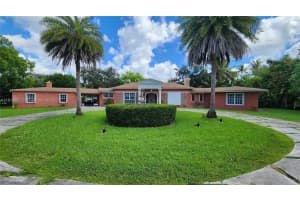 7945 Sunset Dr, Miami