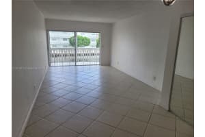 440 Paradise Isle Blvd 209, Hallandale Beach