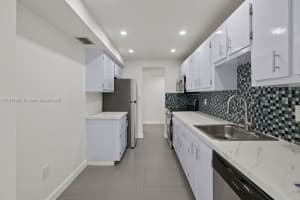 4174 Inverrary Dr 902, Lauderhill