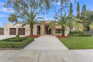 7261 W Troon Cir, Miami Lakes