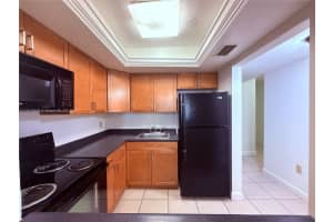 13920 Lake Placid Ct B25, Miami Lakes