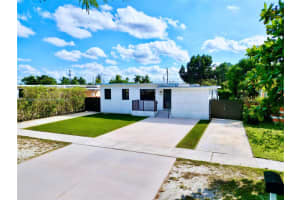 272 E 54th St, Hialeah
