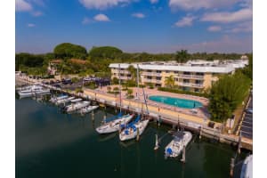 100 Edgewater Dr 225, Coral Gables