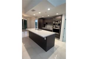 7825 Nw 107th Ave 215, Doral