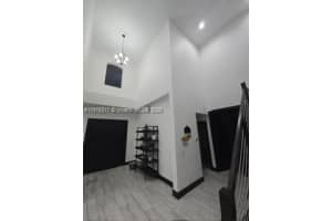 2019 Harbor View Cir, Weston